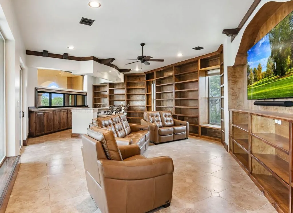 Extraordinary Tuscan Villa at 45 Champions in San Antonio Lists for 2349000 18