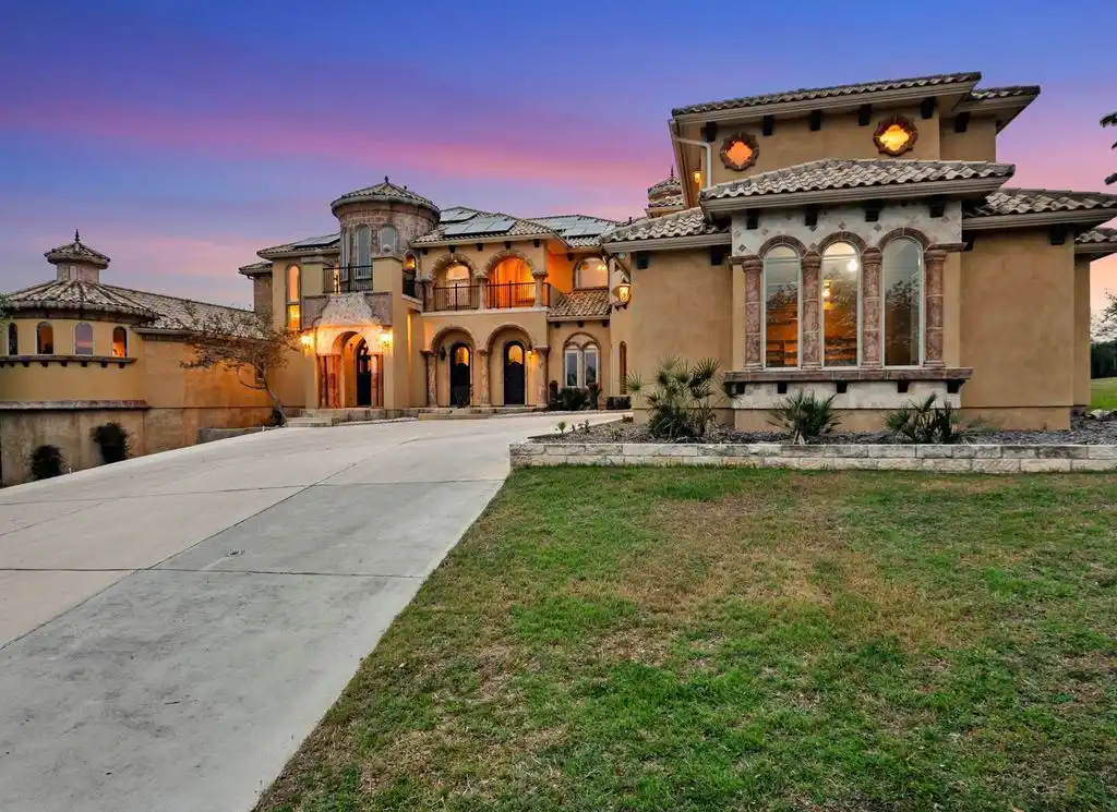 Extraordinary Tuscan Villa at 45 Champions in San Antonio Lists for 2349000 2