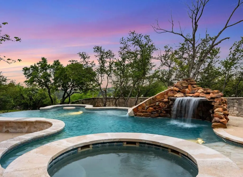 Extraordinary Tuscan Villa at 45 Champions in San Antonio Lists for 2349000 22