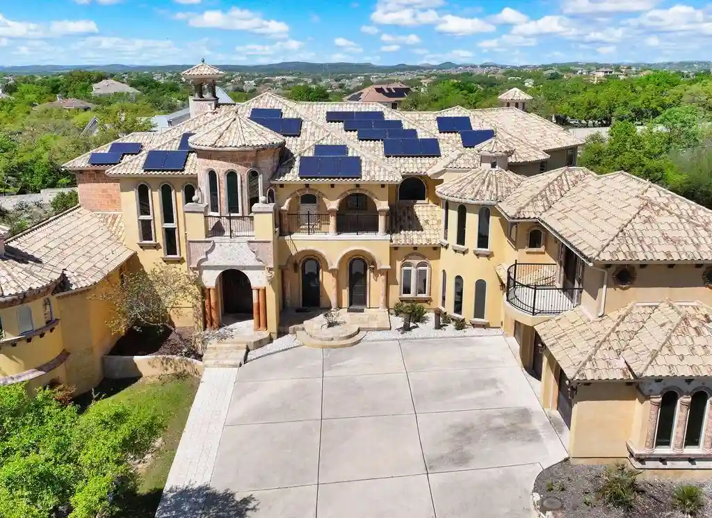 Extraordinary Tuscan Villa at 45 Champions in San Antonio Lists for 2349000 3