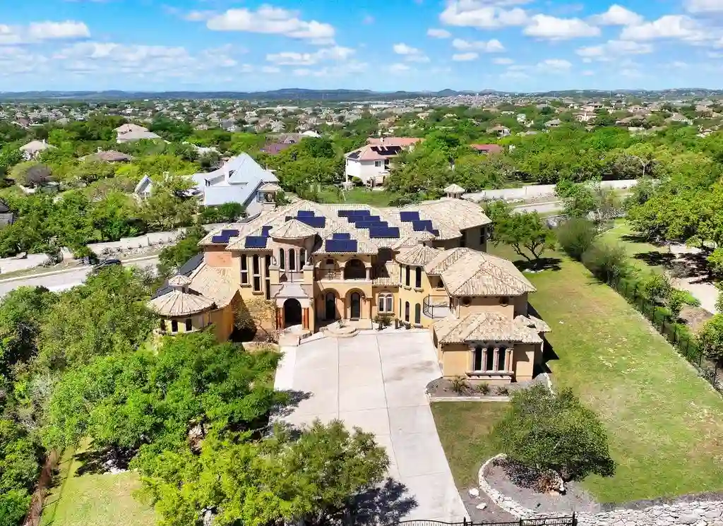 Extraordinary Tuscan Villa at 45 Champions in San Antonio Lists for 2349000 4