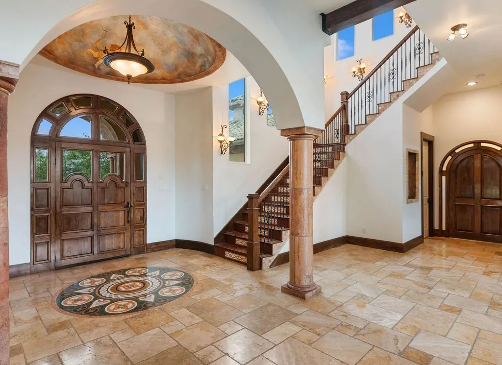 Extraordinary Tuscan Villa at 45 Champions in San Antonio Lists for 2349000 5