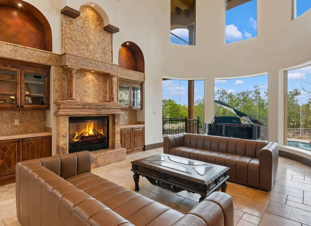 Extraordinary Tuscan Villa at 45 Champions in San Antonio Lists for 2349000 6