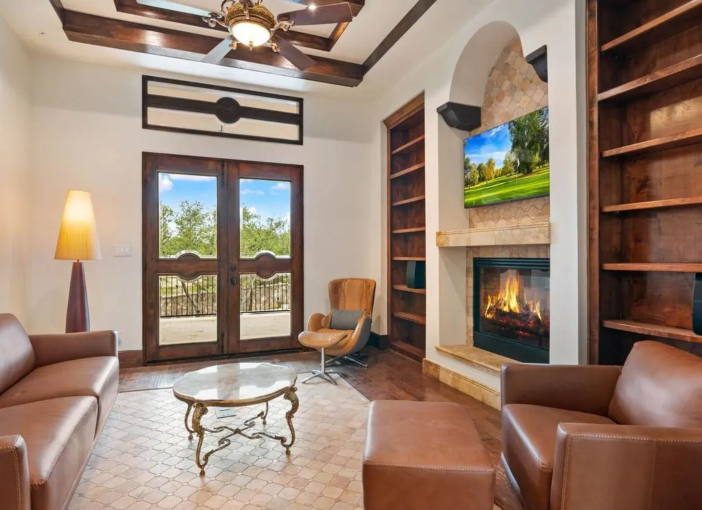 Extraordinary Tuscan Villa at 45 Champions in San Antonio Lists for 2349000 8