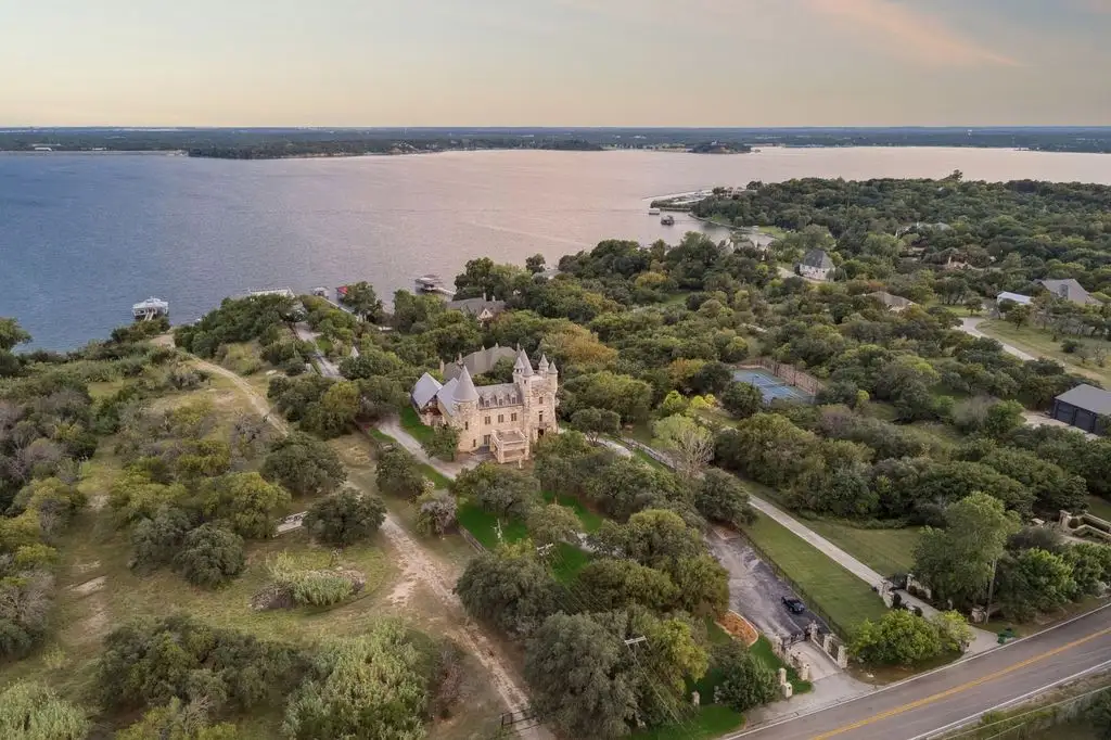 Luxury Texas Real Estate 9888 Boat Club Rd Estate on Eagle Mountain Lake Asks 4 3
