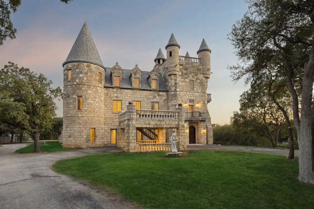 Luxury Texas Real Estate 9888 Boat Club Rd Estate on Eagle Mountain Lake Asks 4 4