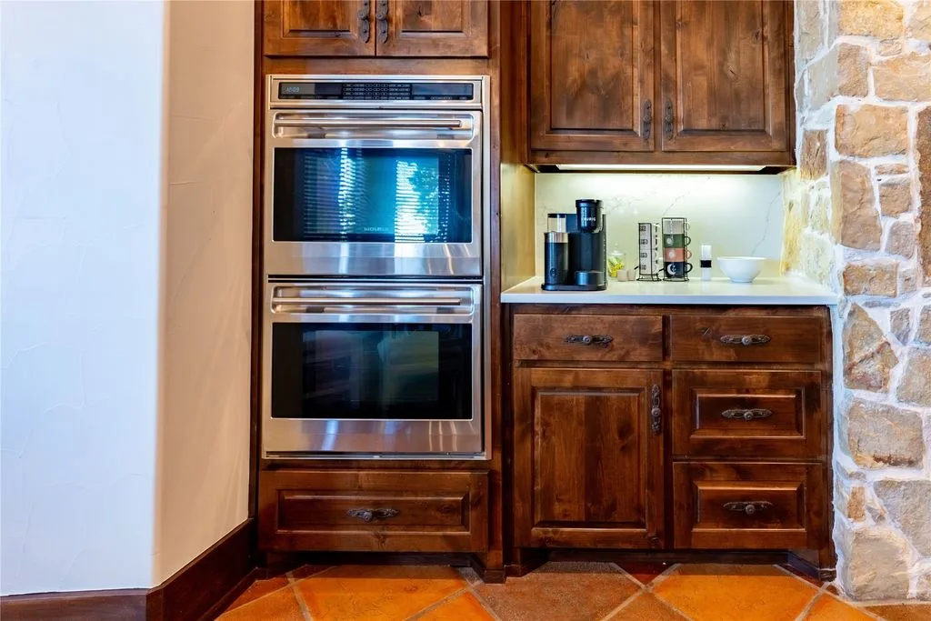 1180 McReynolds Rd Showcases Unrivaled Luxury and Breathtaking Texas Views for 12 Million 14