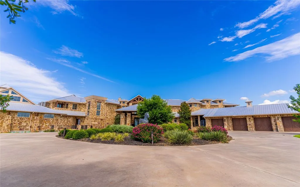 1180 McReynolds Rd Showcases Unrivaled Luxury and Breathtaking Texas Views for 12 Million 4