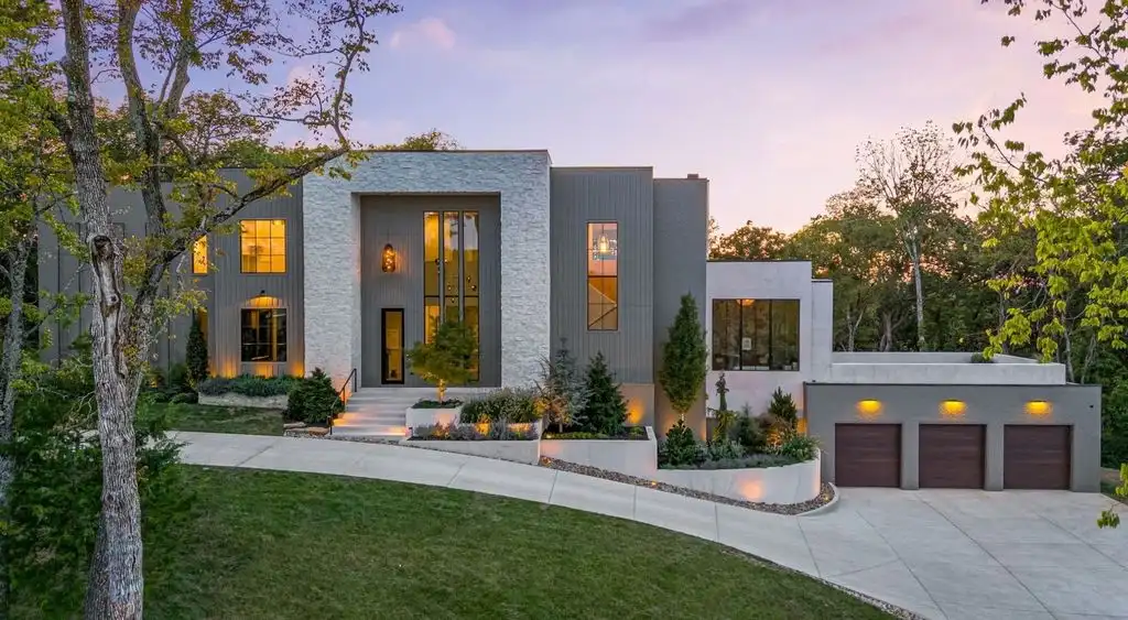 4509 Shys Hill Rd Showcases a Majestic New Modern Estate with Panoramic Downtown Views for 9.75 Million 2
