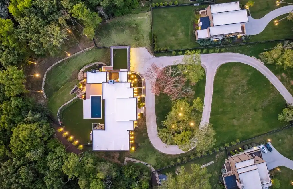 4509 Shys Hill Rd Showcases a Majestic New Modern Estate with Panoramic Downtown Views for 9.75 Million 27