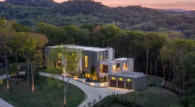 A Majestic New-Construction Modern Estate in Green Hills Offers Unrivaled Downtown Views for $9.75 Million