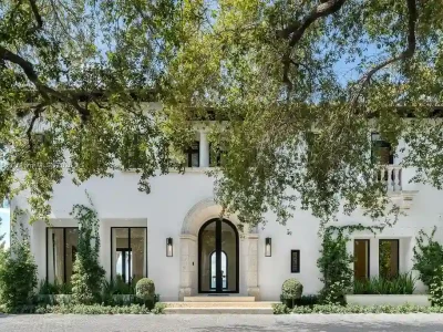5300 N Bay Rd 32.5 Million Miami Beach Waterfront Masterpiece of Timeless Luxury and Modern Elegance 1