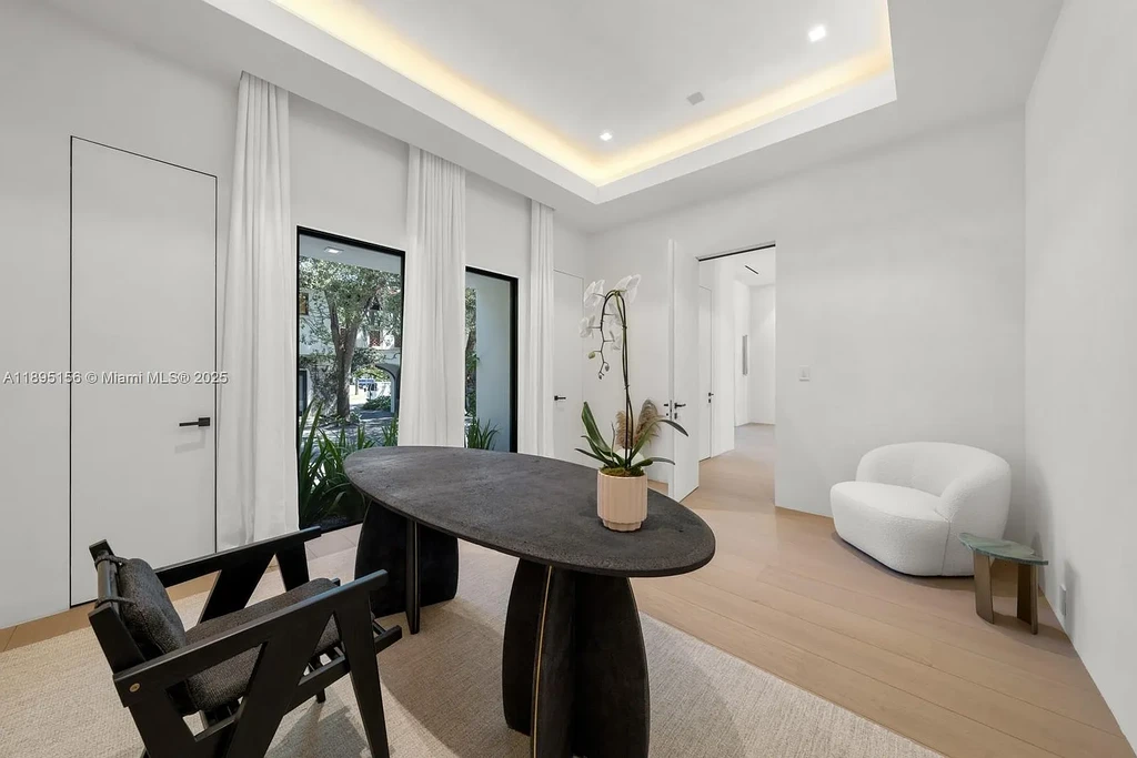 5300 N Bay Rd 32.5 Million Miami Beach Waterfront Masterpiece of Timeless Luxury and Modern Elegance 8