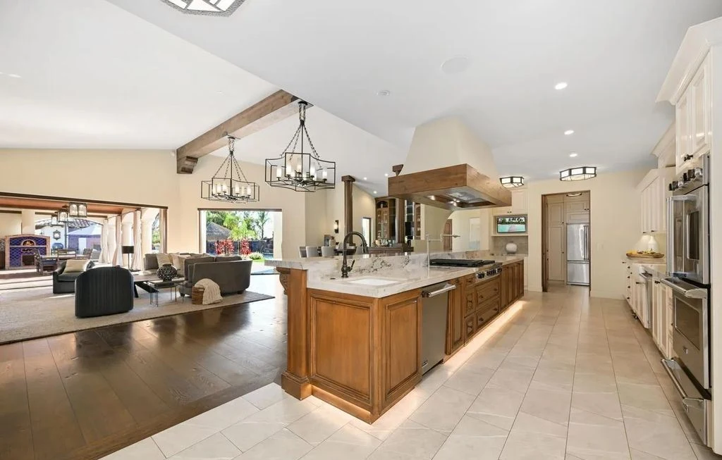 7029 Las Colinas Redefines California Luxury with a Stunning Spanish Modern Design and Effortless Indoor Outdoor Flow 10