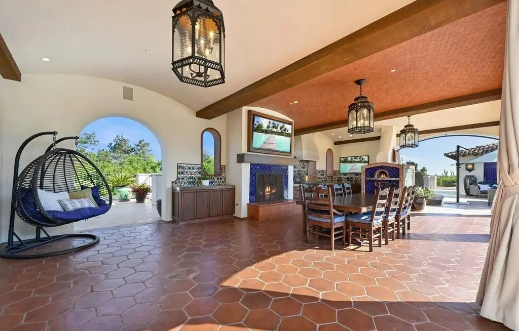 7029 Las Colinas Redefines California Luxury with a Stunning Spanish Modern Design and Effortless Indoor Outdoor Flow 17