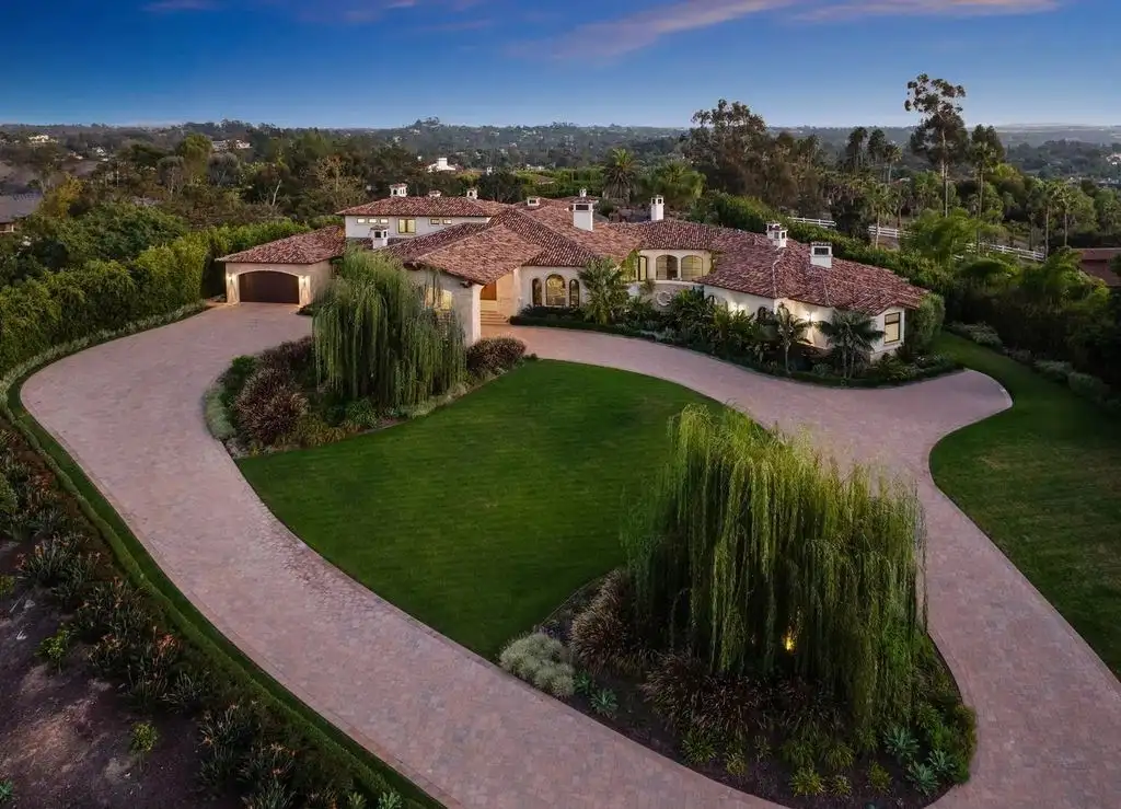 7029 Las Colinas Redefines California Luxury with a Stunning Spanish Modern Design and Effortless Indoor Outdoor Flow 2