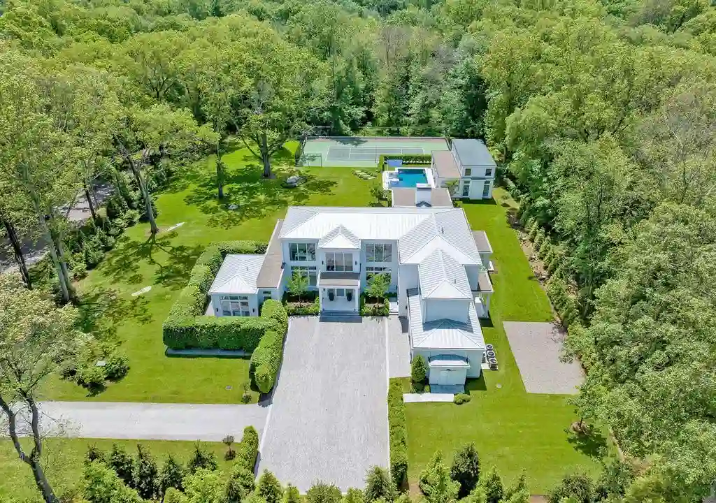 8 Fox Run Ln Exquisite Contemporary Estate by SBP Homes in Connecticut Lists for 22 Million 1