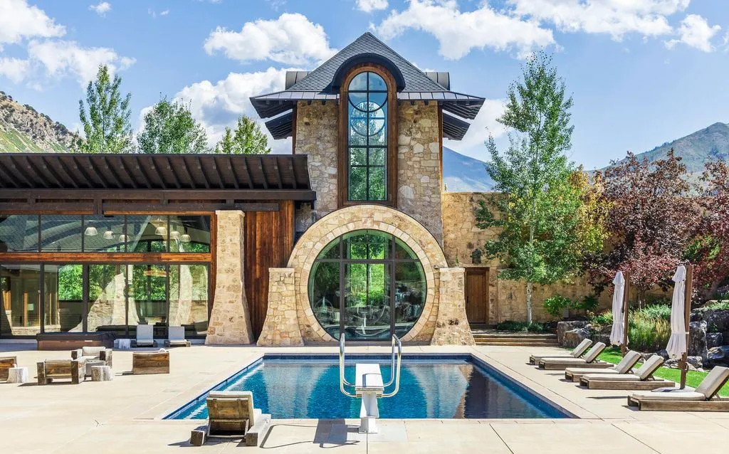 Breathtaking Fantasy Estate at 5618 E South Fork Rd Captures ‘Lord of the Rings Magic Listed for 43 Million in Ut 31