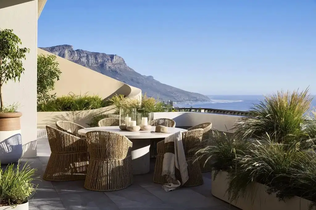 C 9 House by GSQUARED Architects Blends Modern Coastal Architecture with Timeless Serenity