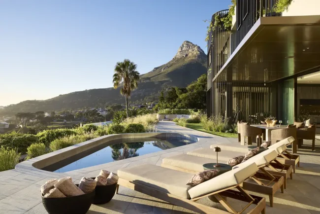 C 9 House by GSQUARED Architects Blends Modern Coastal Architecture with Timeless Serenity