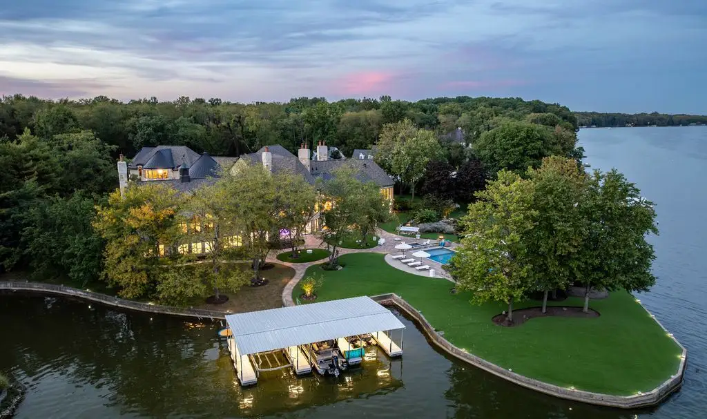 Discover the Exquisite 10606 Brooks School Rd Indianas Iconic Waterfront Estate Asking 11.95 Million 32