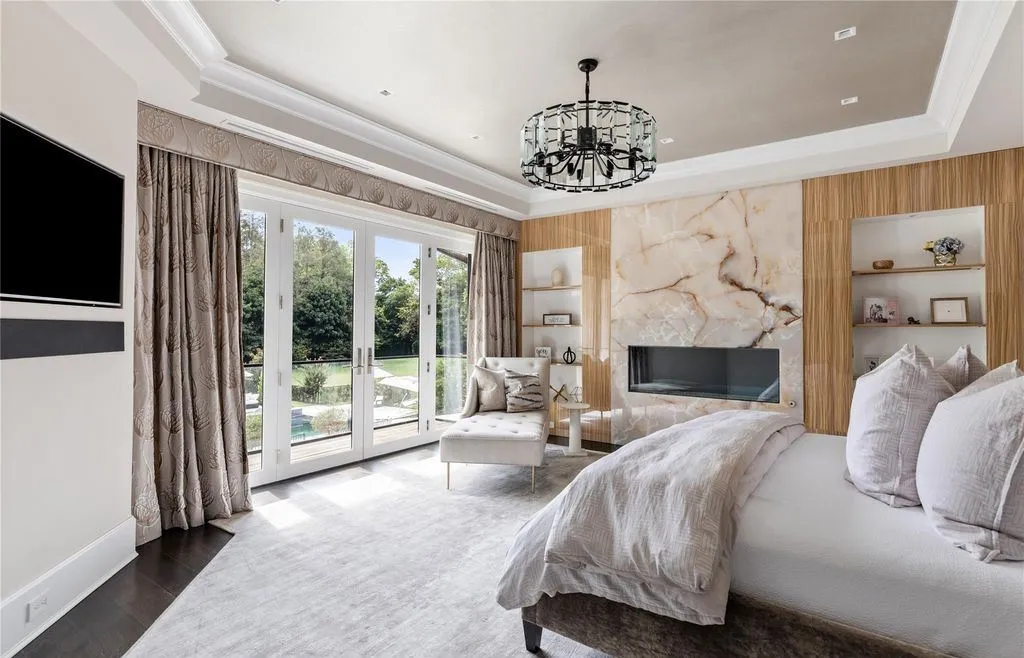 Exquisite Modern Masterpiece at 53 Simonson Road Elevates New York Luxury Living Priced at 12.8 Million 17