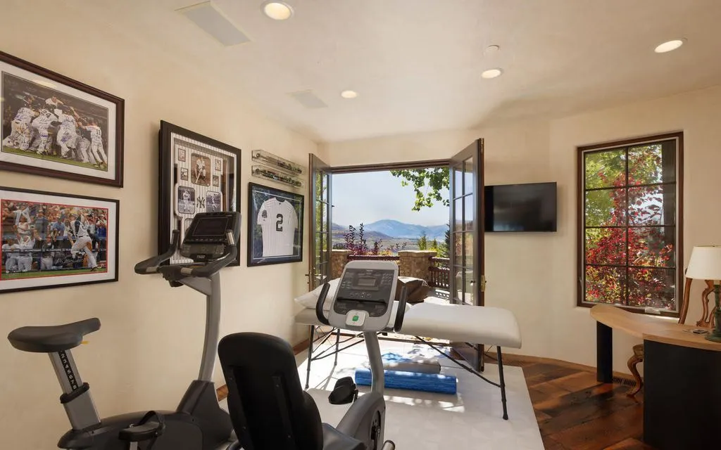 Exquisite Robert Trown Home at 120 Running Mare Rd Showcases Classic Colorado Luxury for 33.75 Million 15