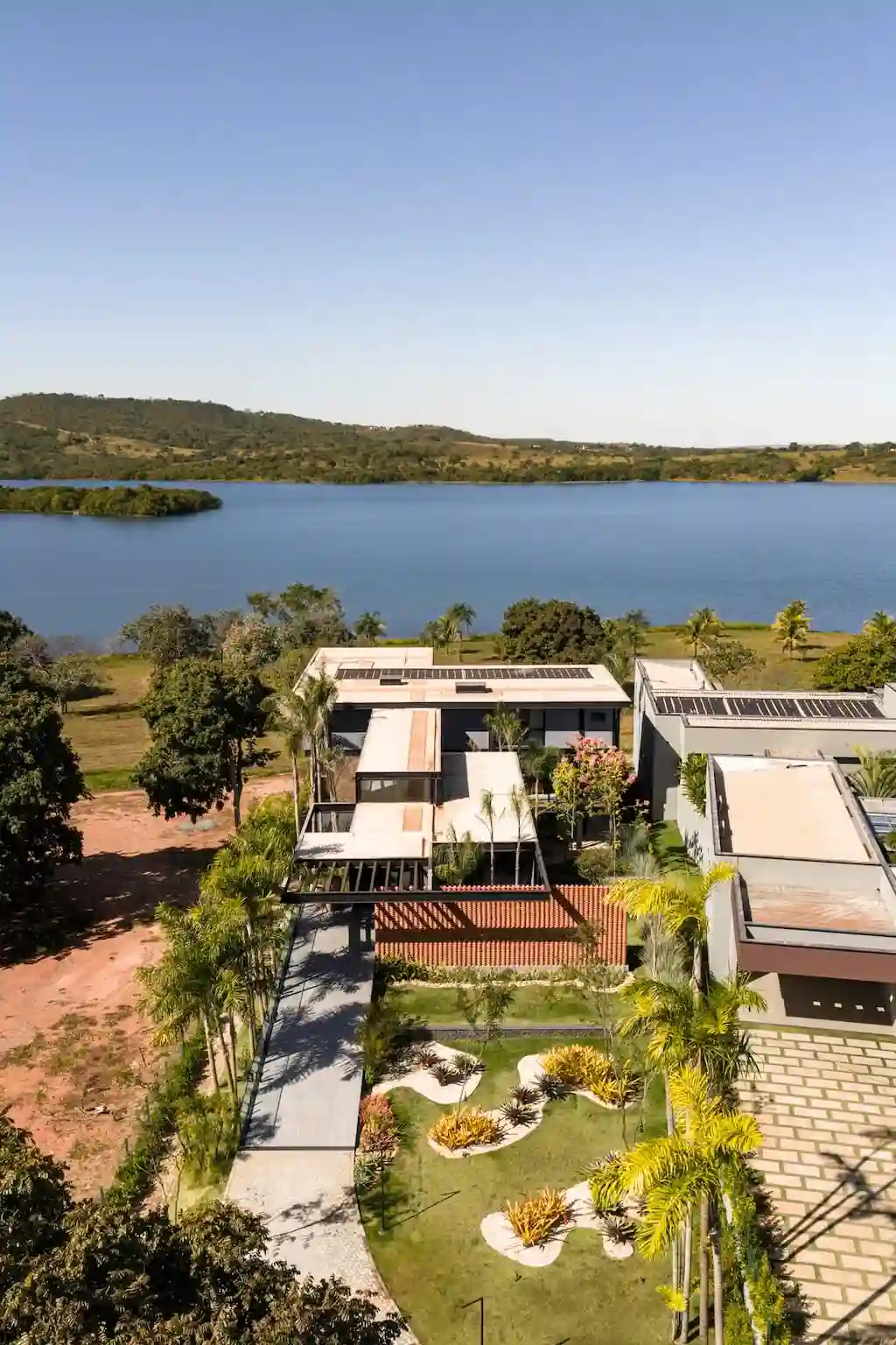 House by the Lake by Dayala e Rafael Arquitetos Associados, A Dialogue Between Structure, Landscape, and Serenity