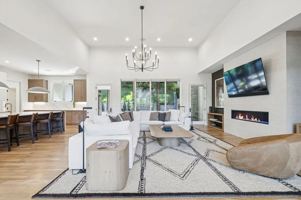 Magnificent Tennessee Estate at 1323 Harding Pl Merges Design Sophistication and Advanced Technology for 5.5 Million 11