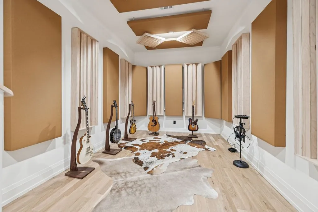 Magnificent Tennessee Estate at 1323 Harding Pl Merges Design Sophistication and Advanced Technology for 5.5 Million 17