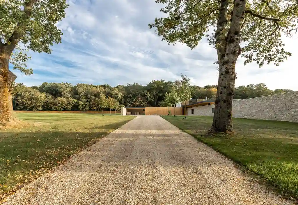 Meadow House by Strom Architects Elegant Pin Wheel Design in Essex Countryside 4