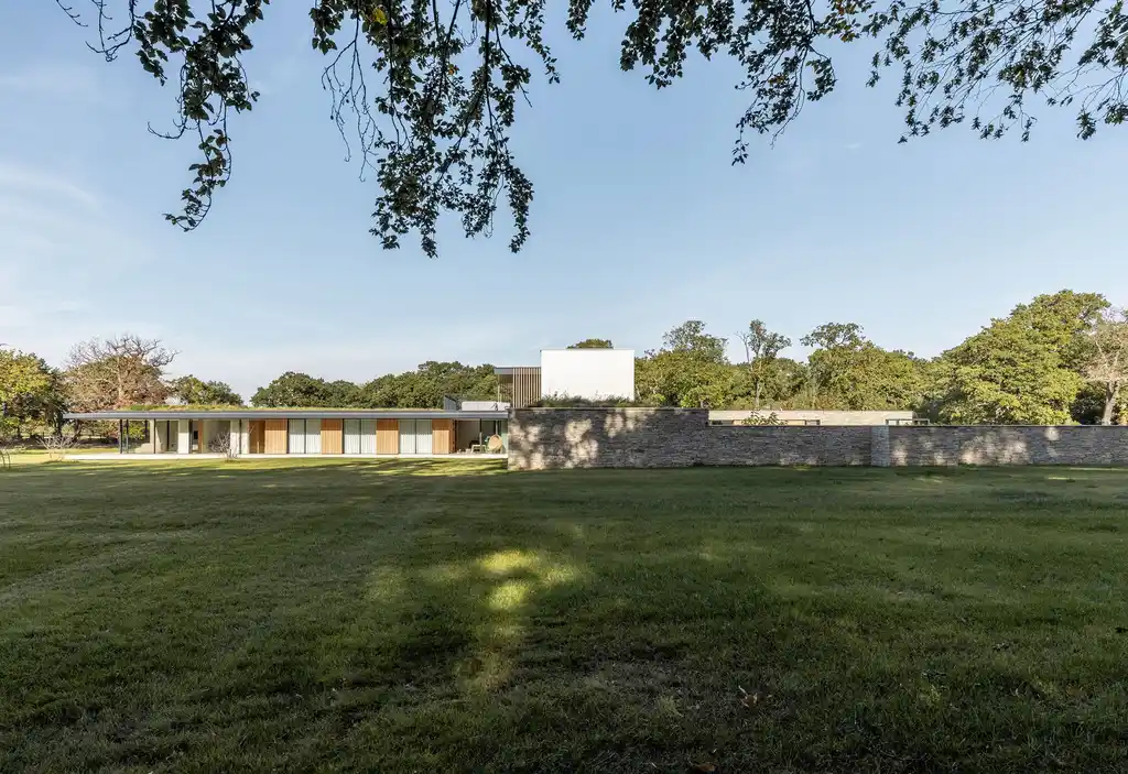 Meadow House by Ström Architects, Elegant Pin-Wheel Design in Essex Countryside