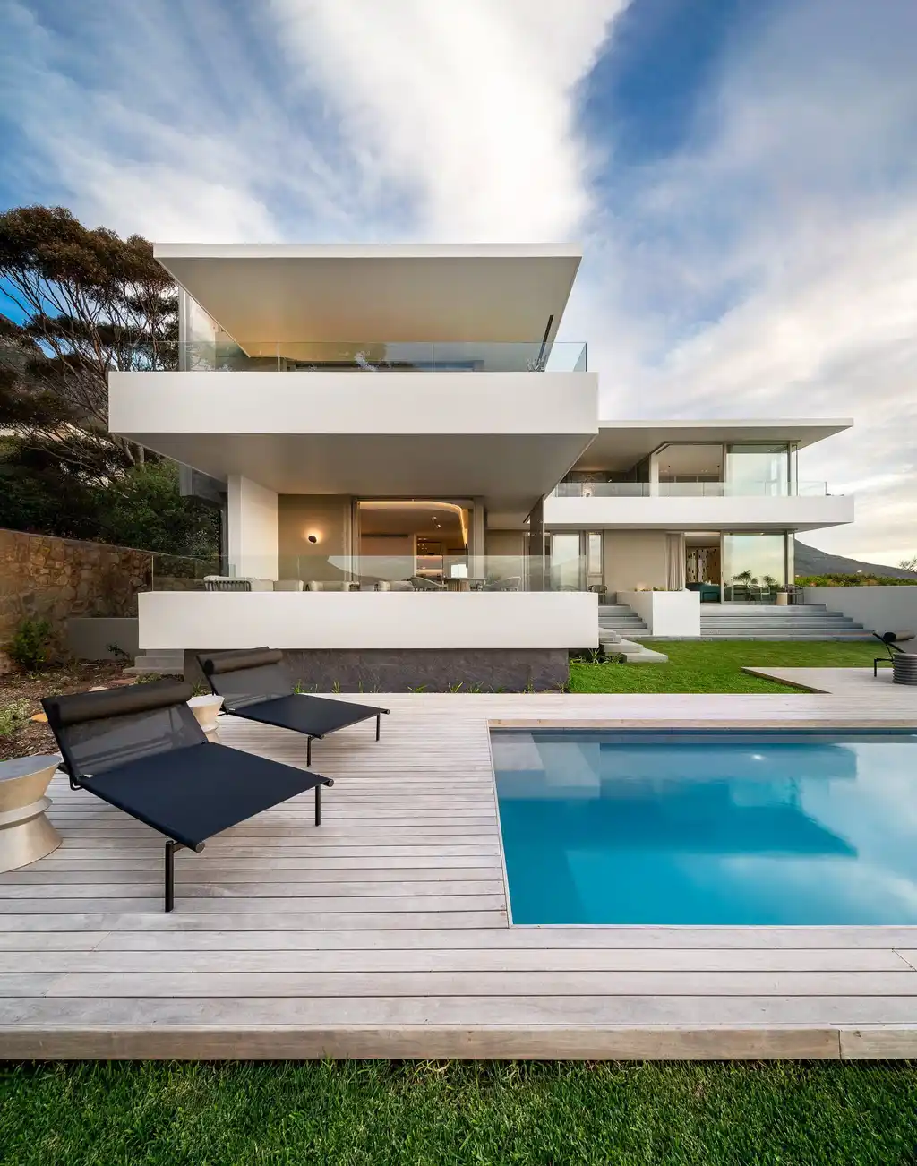 S 1 House by GSQUARED Architects Redefines Modern Coastal Living in Cape Town with Sculptural Minimalism