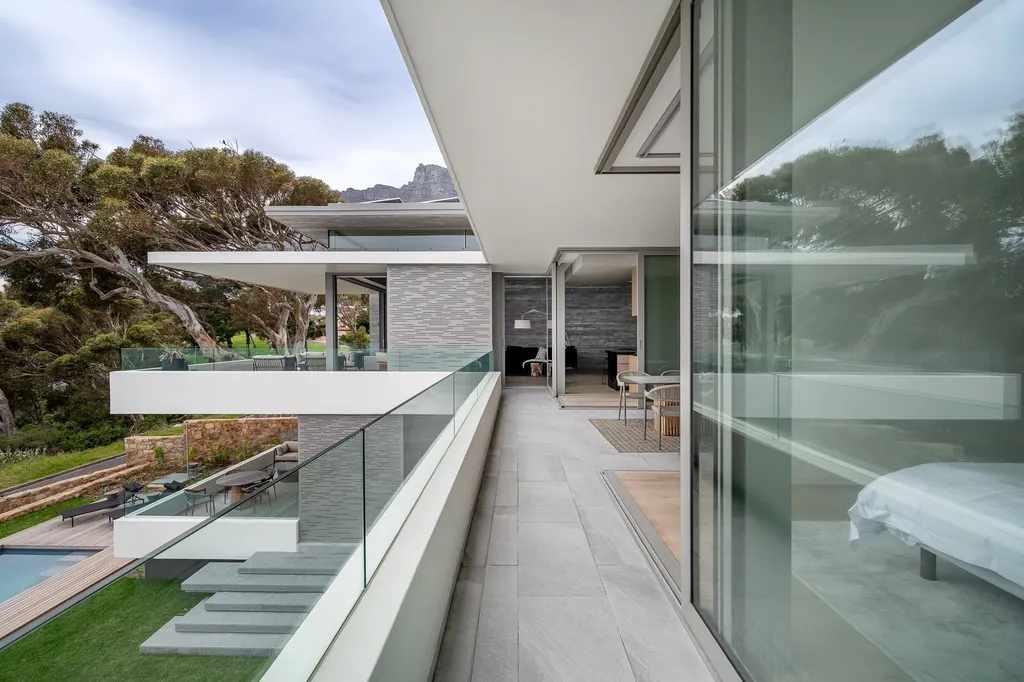 S 1 House by GSQUARED Architects Redefines Modern Coastal Living in Cape Town with Sculptural Minimalism