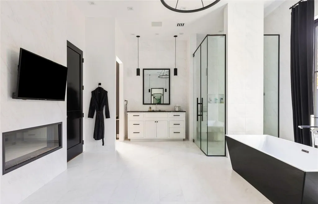 0 Lattingtown Road Stunning New York Home Offering Traditional Comfort with a Modern Edge 19