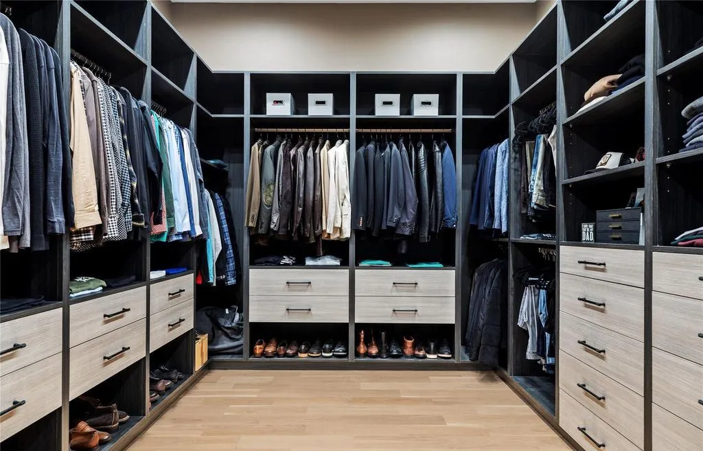 0 Lattingtown Road Stunning New York Home Offering Traditional Comfort with a Modern Edge 20