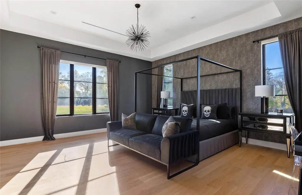 0 Lattingtown Road Stunning New York Home Offering Traditional Comfort with a Modern Edge 21