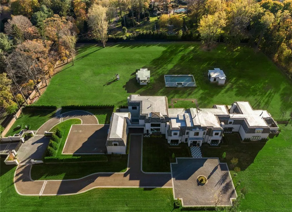 0 Lattingtown Road Stunning New York Home Offering Traditional Comfort with a Modern Edge 26