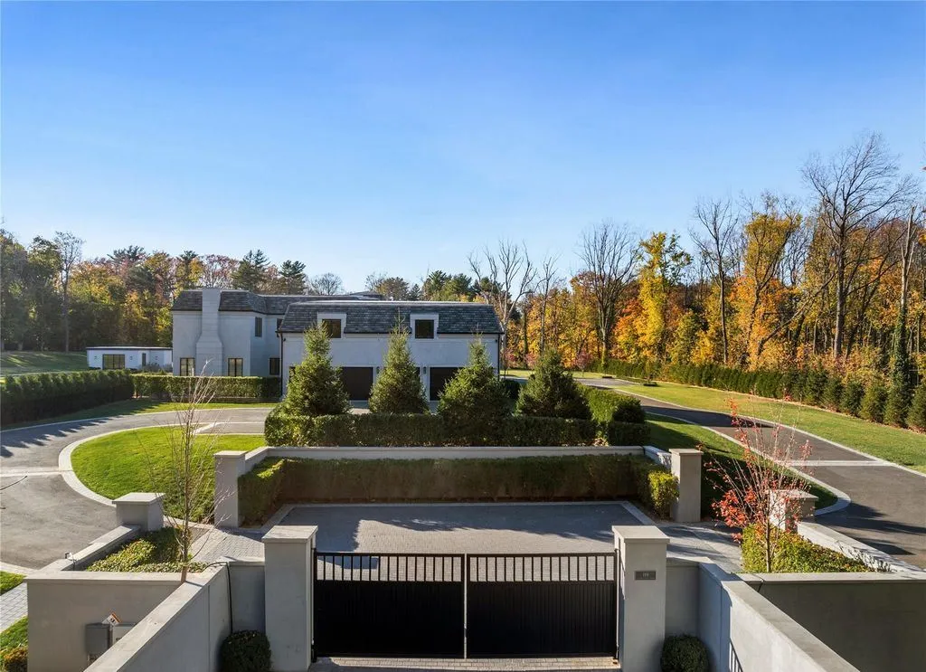 0 Lattingtown Road Stunning New York Home Offering Traditional Comfort with a Modern Edge 4