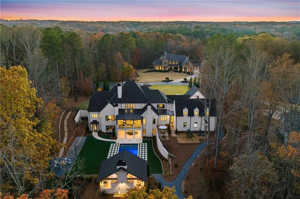 Georgia’s Remarkable Resort-Style Estate Where Timeless Design Meets Modern Luxury for $4.95 Million 6 1002 Overlook Ter LOT 0 A Spectacular Georgia Estate Where Timeless Design and Modern Luxury Converge 4