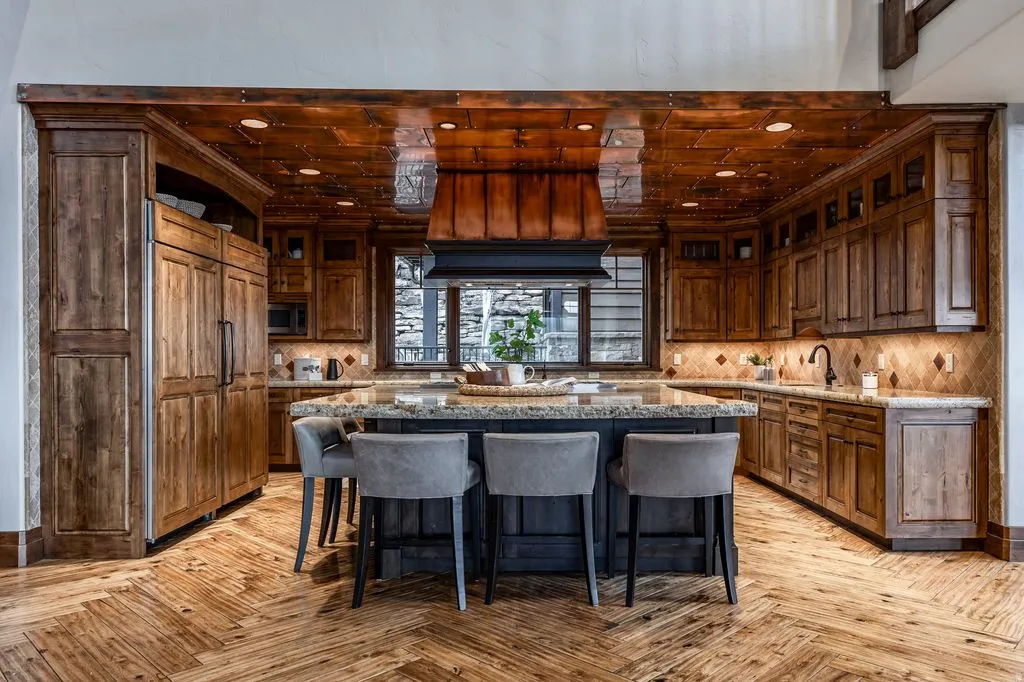 Park City Luxury Redefined: A $13.95 Million Masterpiece of Elevated Mountain Living 14 10139 Summit View Dr Showcases Unparalleled 13.95 Million Mountain Luxury in Park City 10