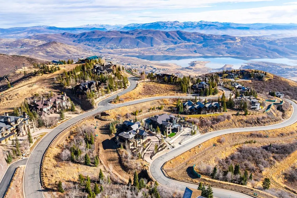 Park City Luxury Redefined: A $13.95 Million Masterpiece of Elevated Mountain Living 7 10139 Summit View Dr Showcases Unparalleled 13.95 Million Mountain Luxury in Park City 5