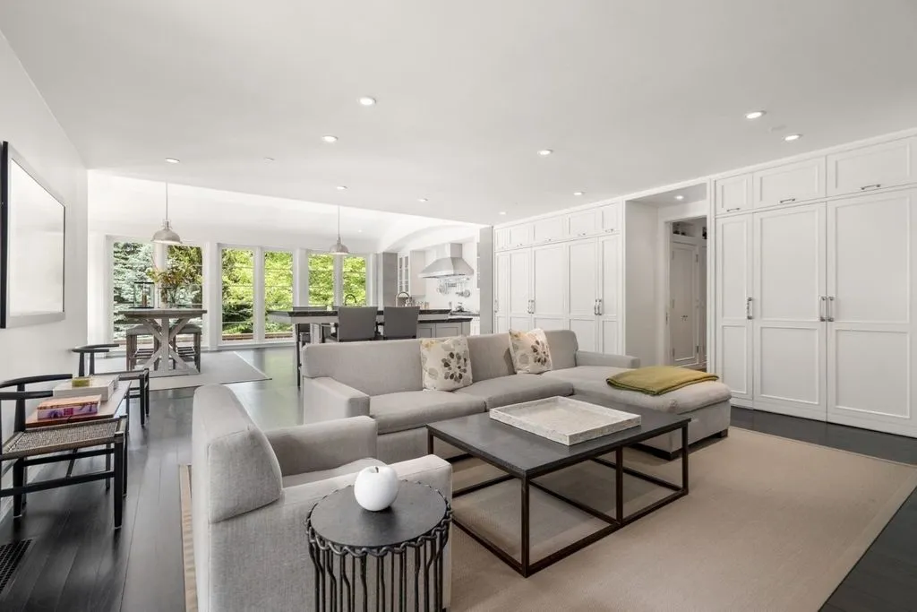 1014 Boylston St Showcases a Stunning 19 Million Georgian Revival Masterpiece in Massachusetts 12