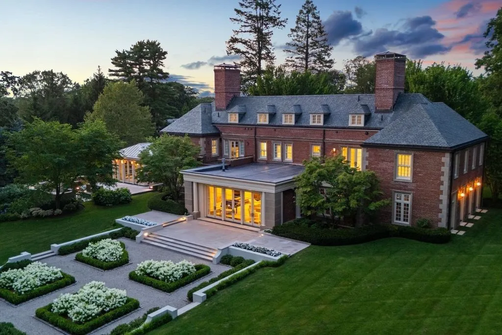 1014 Boylston St Showcases a Stunning 19 Million Georgian Revival Masterpiece in Massachusetts 2