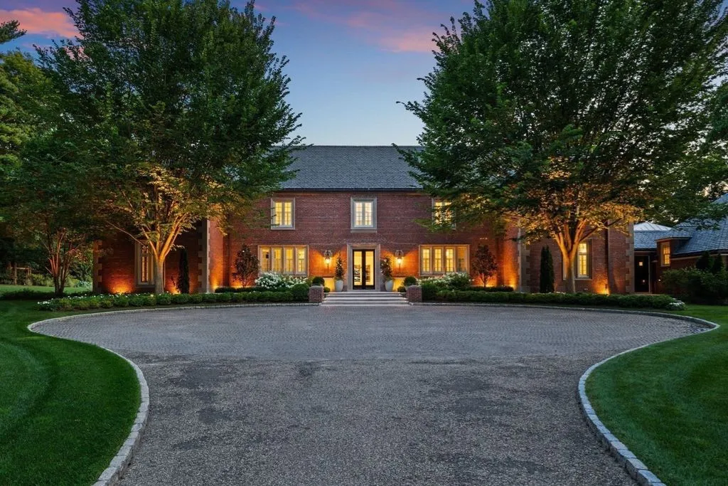 1014 Boylston St Showcases a Stunning 19 Million Georgian Revival Masterpiece in Massachusetts 3