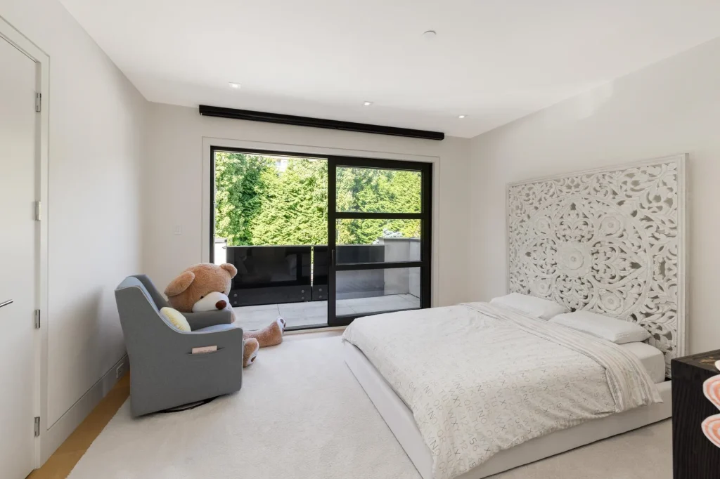 A West Vancouver Masterpiece with Sweeping City & Ocean Views Lists for C$16.8 Million 20 1050 King Georges Way Exquisite West Vancouver Estate with Sweeping City Ocean Views Asking C16.8 Million 14