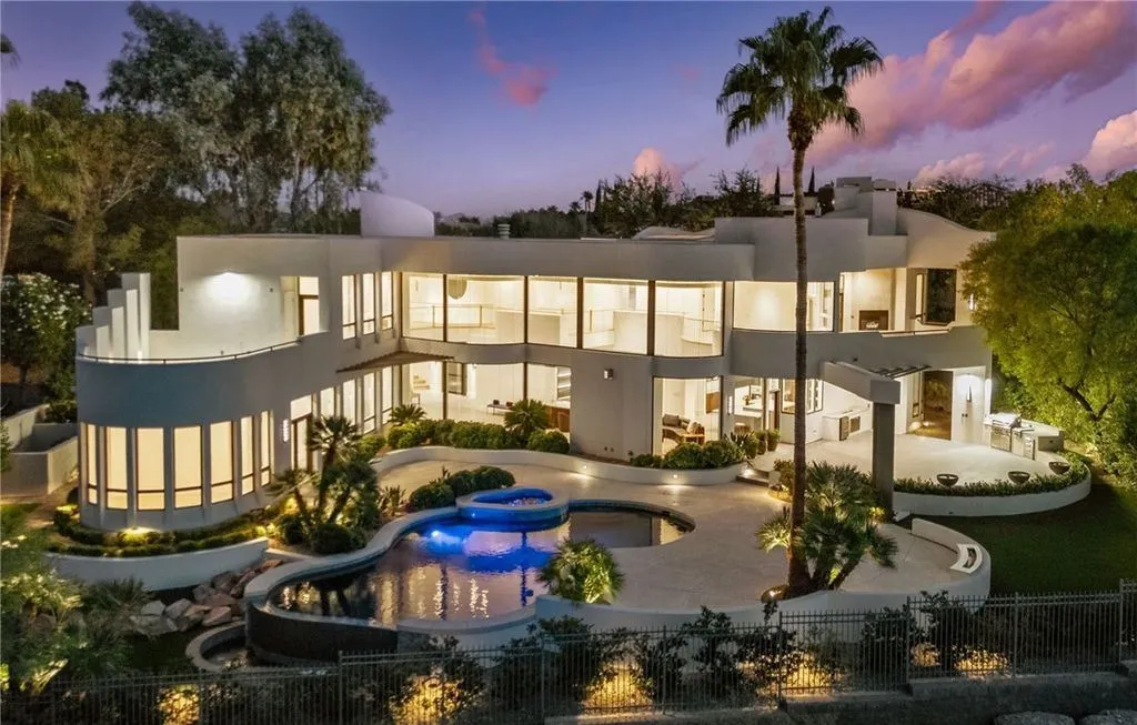 1109 Pine Island Ct Architectural Marvel Transformed into a Midcentury Masterpiece in Nevada 13