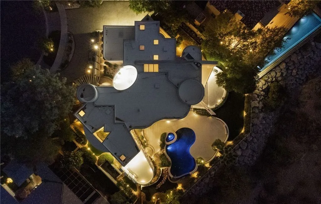 1109 Pine Island Ct Architectural Marvel Transformed into a Midcentury Masterpiece in Nevada 14