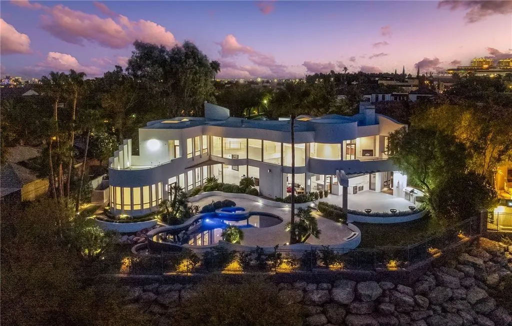 1109 Pine Island Ct Architectural Marvel Transformed into a Midcentury Masterpiece in Nevada 2