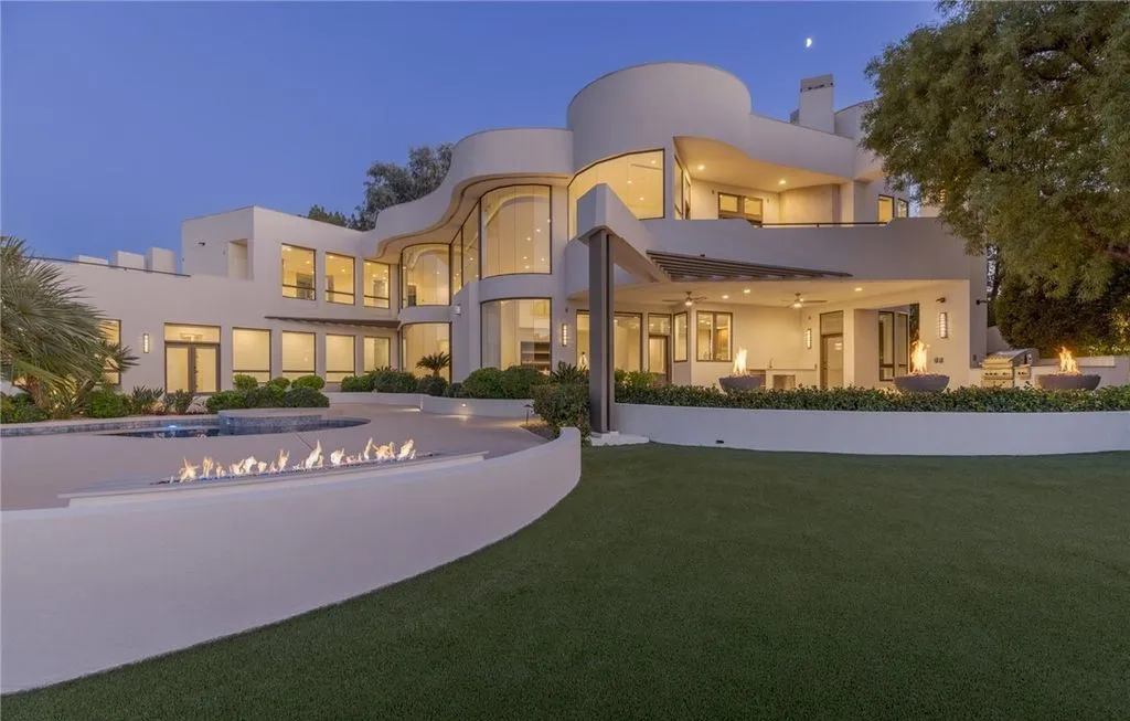 1109 Pine Island Ct Architectural Marvel Transformed into a Midcentury Masterpiece in Nevada 3